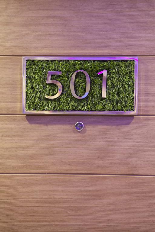 Eleven Avenue Suites Bangkok Exterior foto