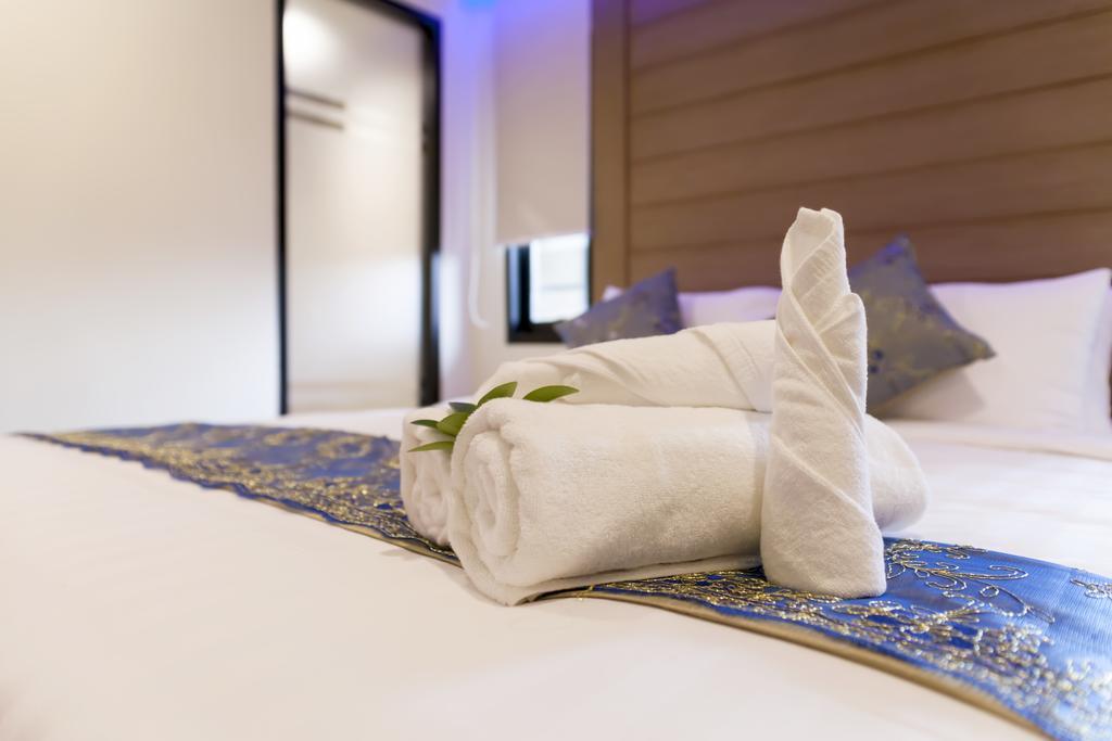 Eleven Avenue Suites Bangkok Exterior foto